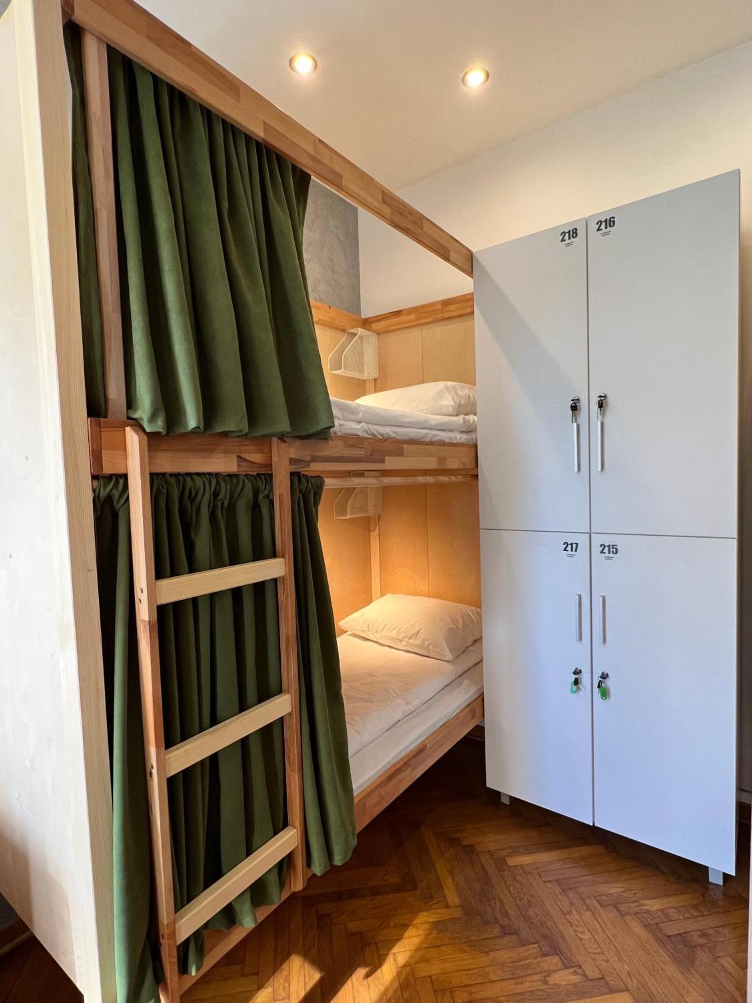 Cabbage Hostel Beograd Bagian luar foto