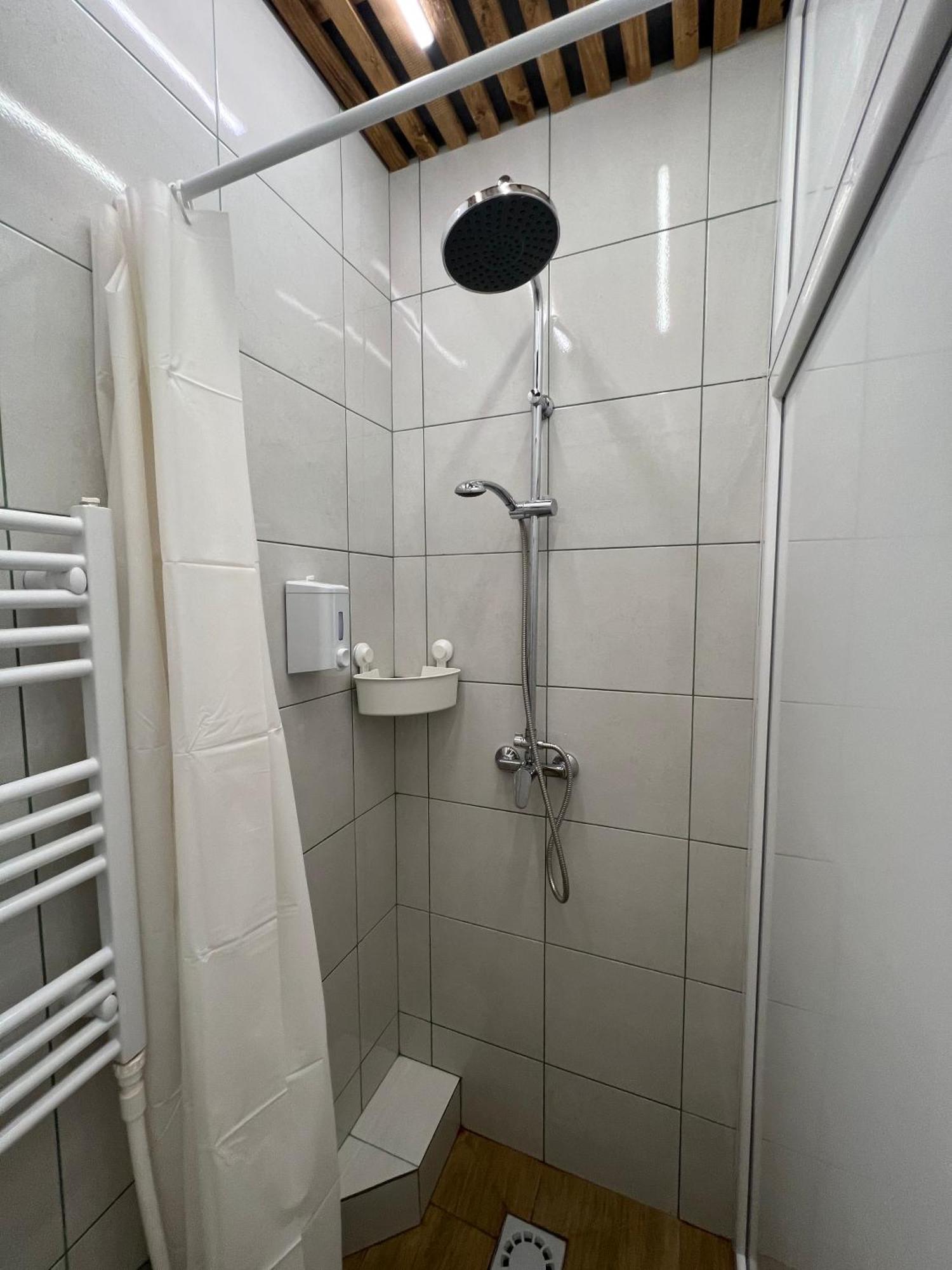 Cabbage Hostel Beograd Bagian luar foto