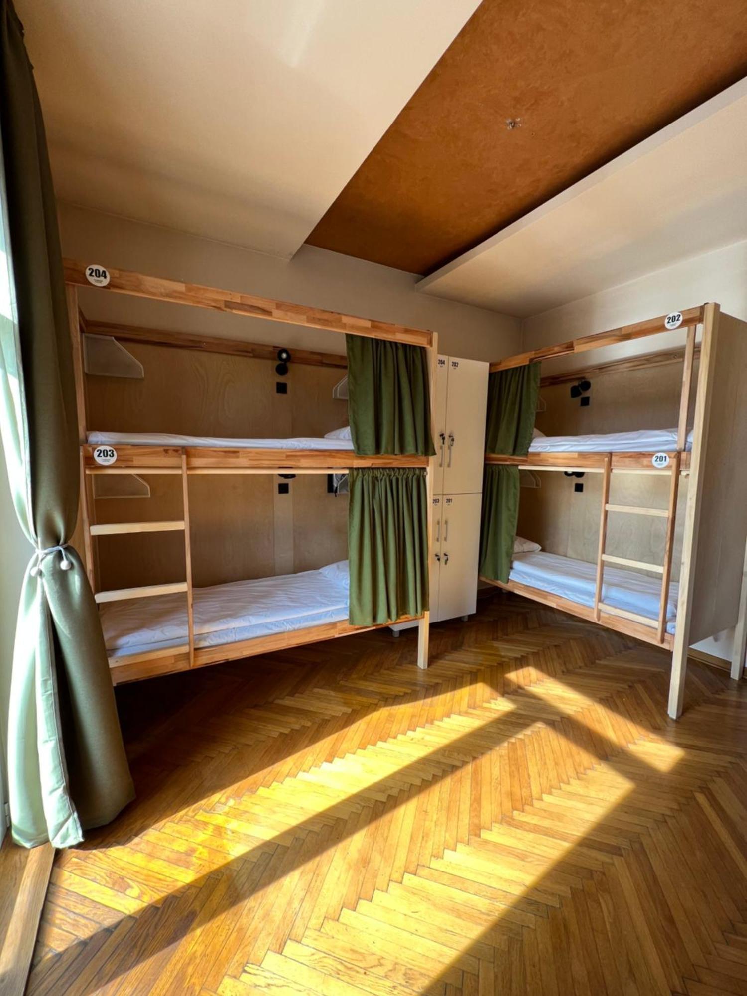 Cabbage Hostel Beograd Bagian luar foto